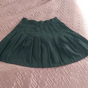 Black high waist pleated skirt